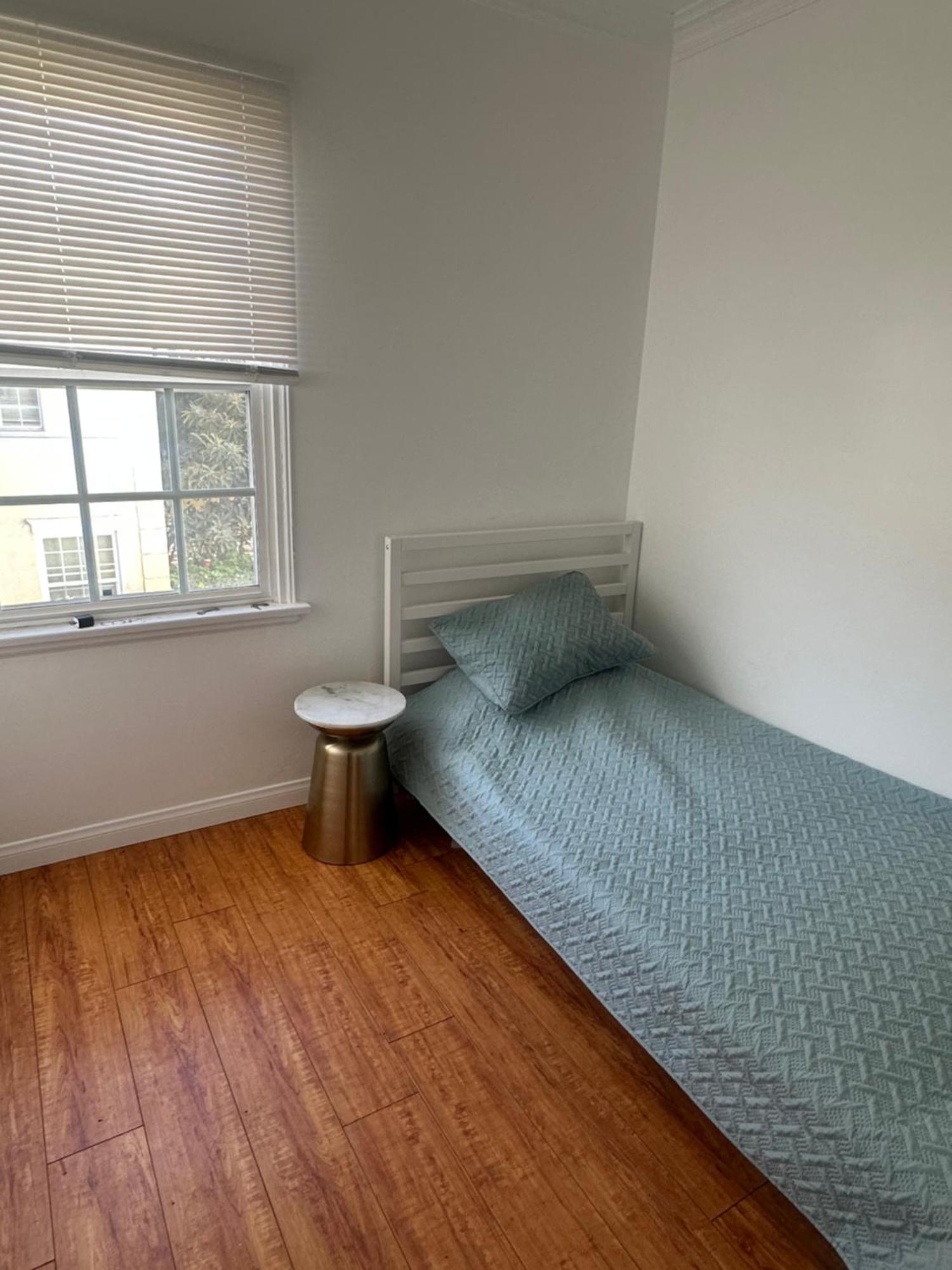 Cute In Area Of Hollywood Apartment Los Angeles